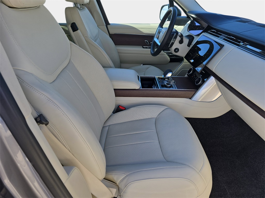 2023 Land Rover Range Rover SE photo 10