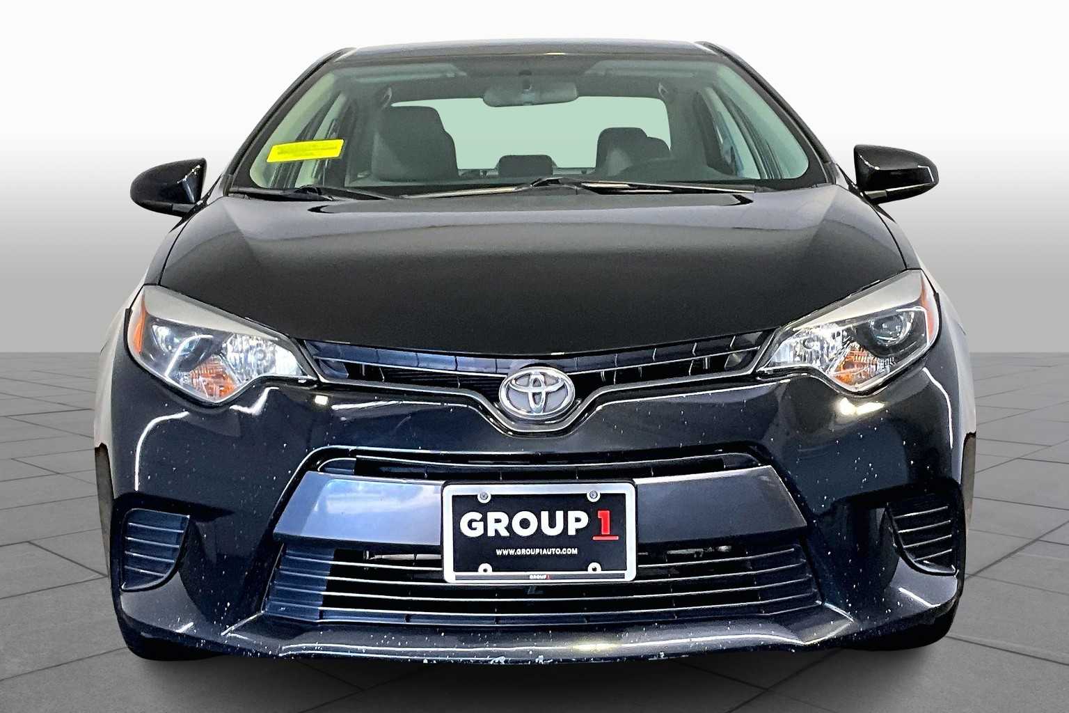 2015 Toyota Corolla LE photo 3