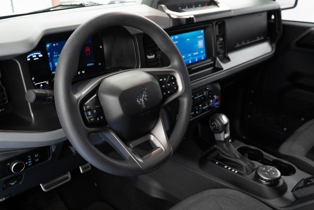 2023 Ford Bronco Base photo 3