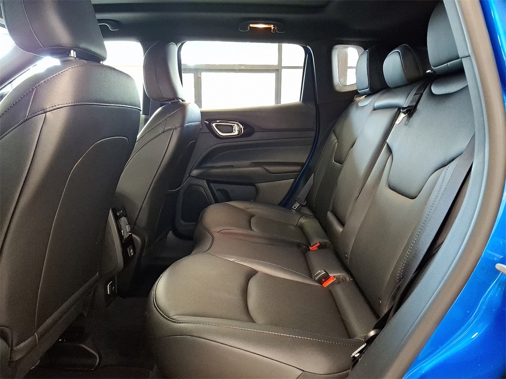 2025 Jeep Compass Limited photo 10