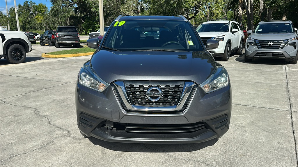 2019 Nissan Kicks SV photo 2