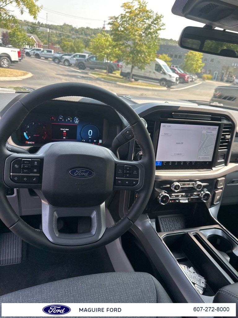2025 Ford F-150 XLT photo 10