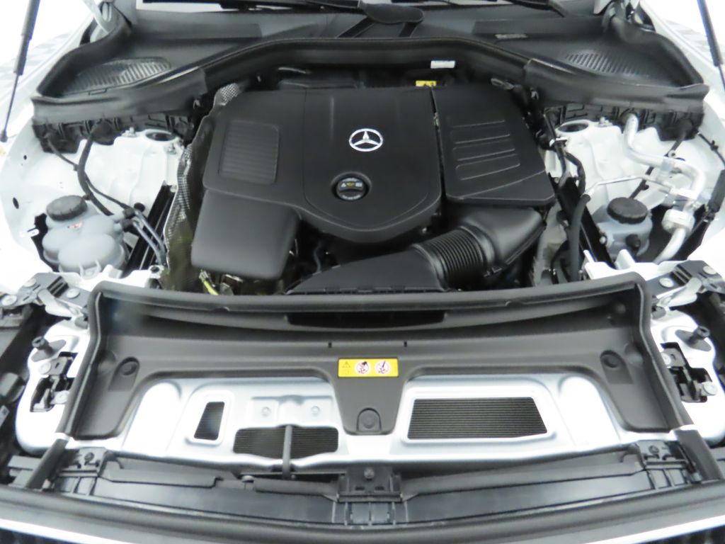 2025 Mercedes Benz GLC 300 photo 28