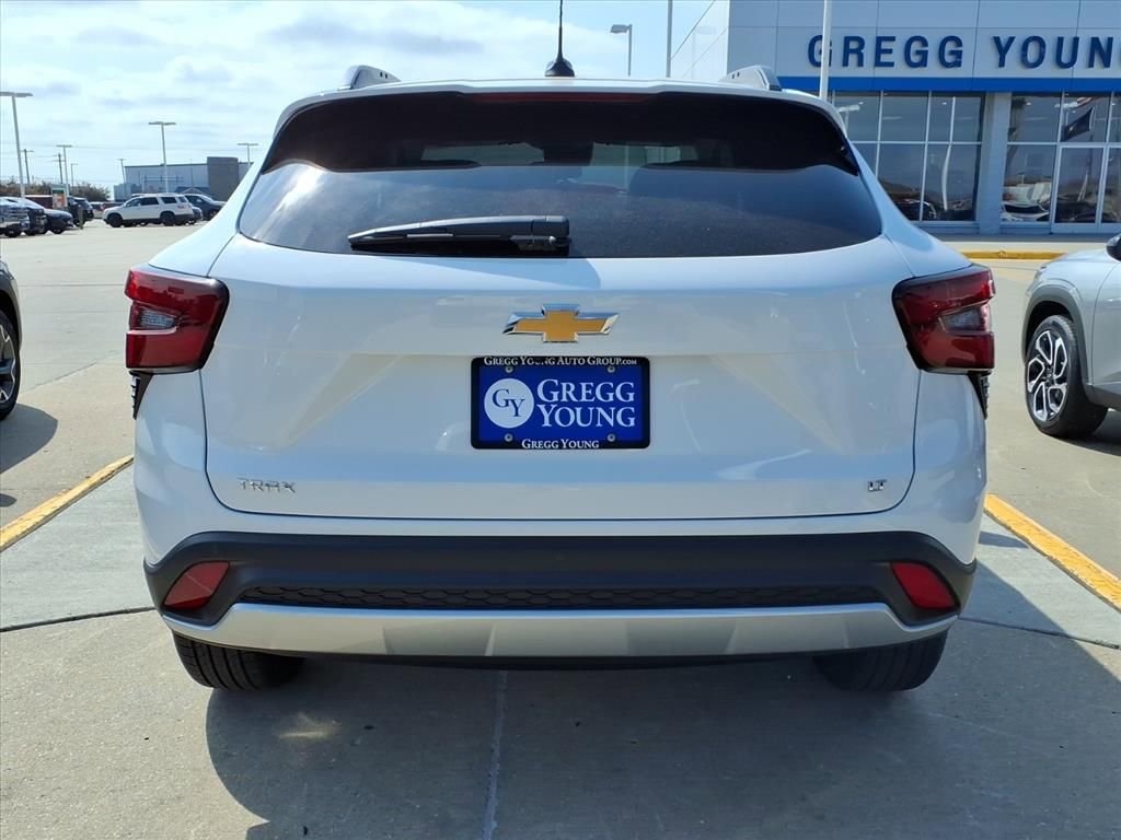 2025 Chevrolet Trax LT photo 5