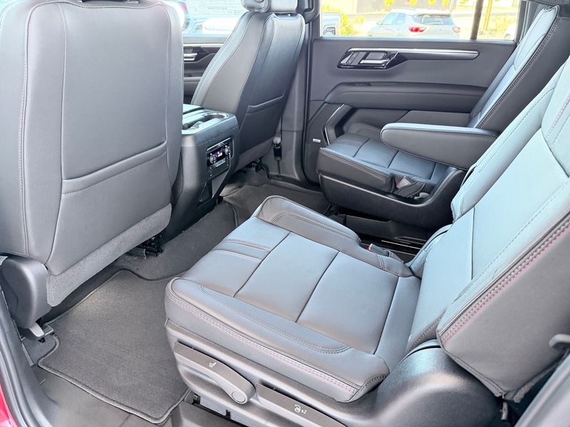 2025 Chevrolet Suburban RST photo 17