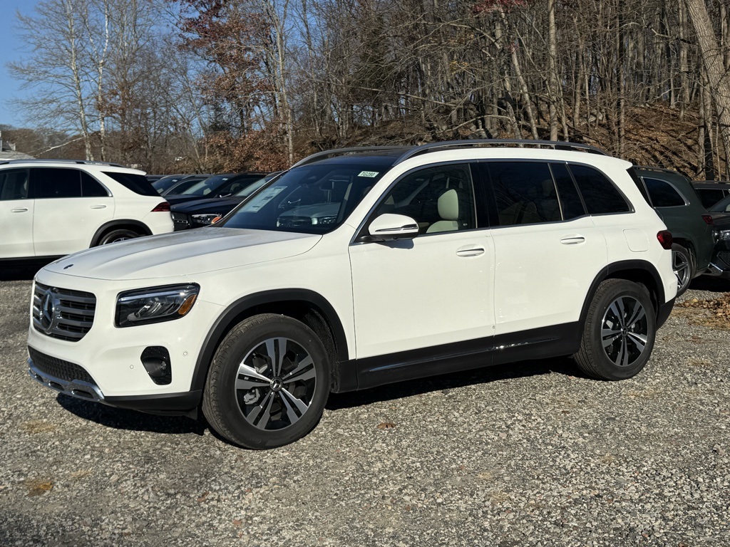 2026 Mercedes Benz GLB 250 4MATIC photo 2