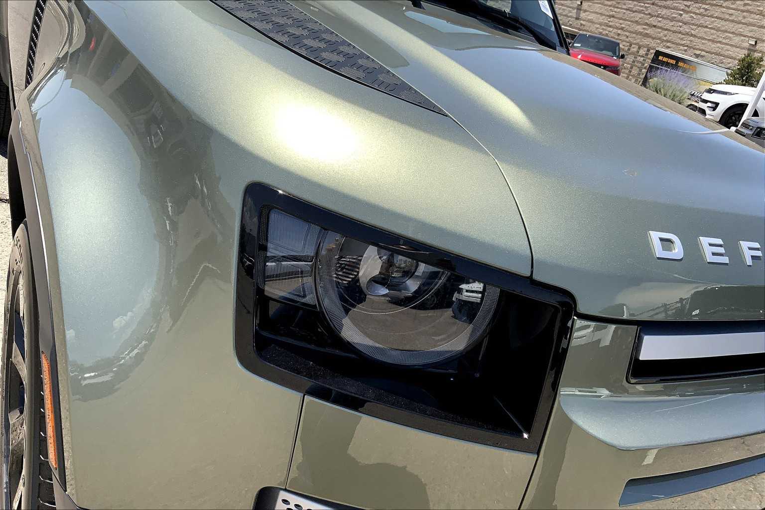 2025 Land Rover Defender 110 S photo 13