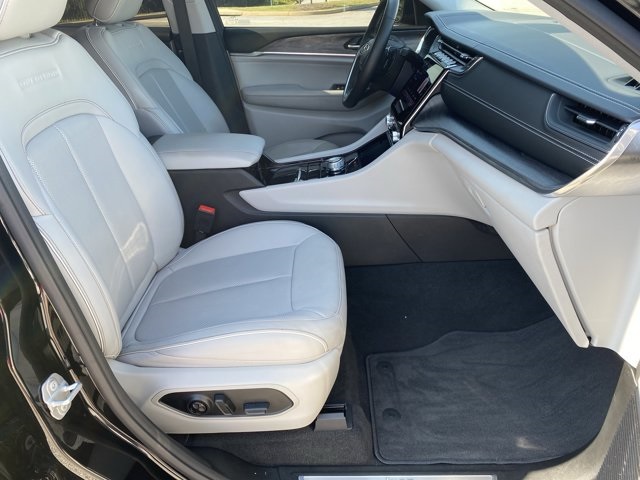 2022 Jeep Grand Cherokee Overland photo 25