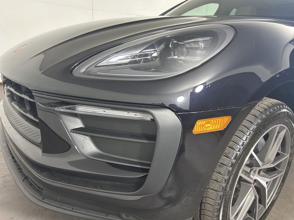 2025 Porsche Macan T photo 20