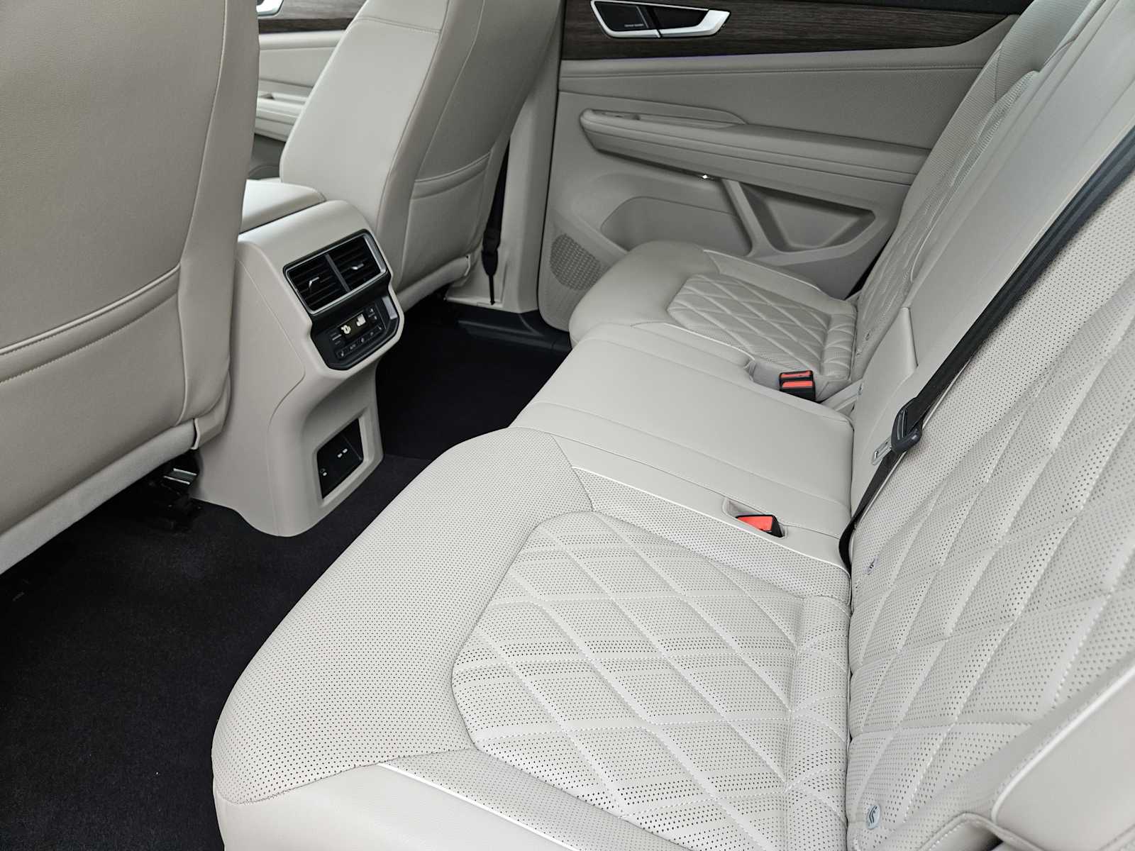 2024 Volkswagen Atlas SEL Premium R-Line photo 20