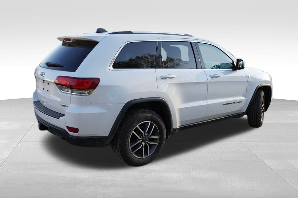 2020 Jeep Grand Cherokee Laredo North Edition photo 3
