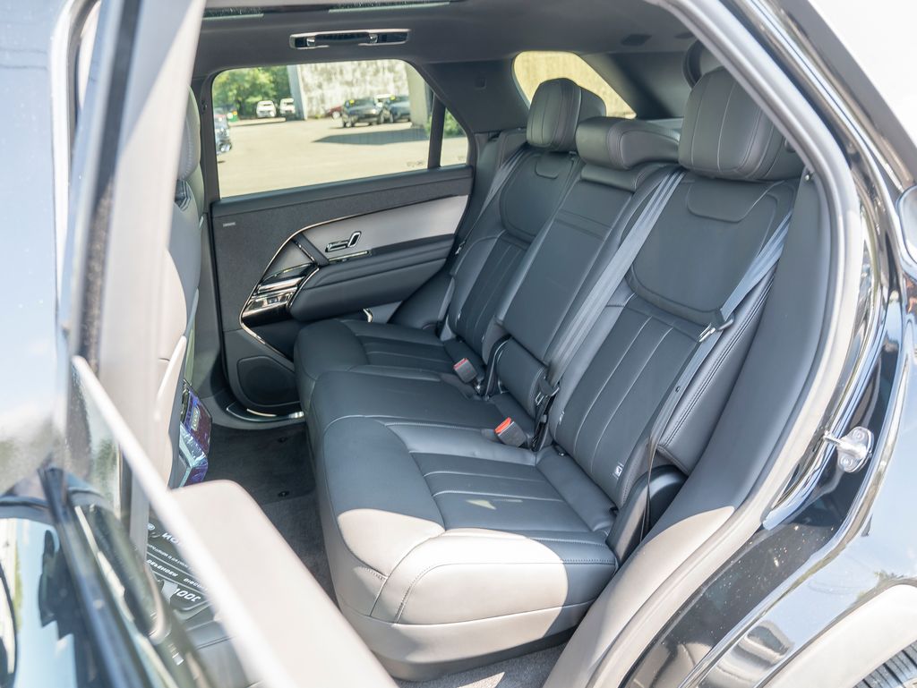 2025 Land Rover Range Rover Sport SE photo 21