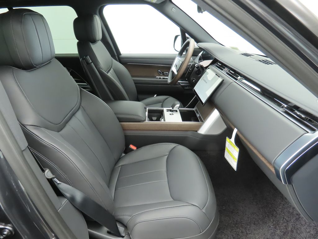 2025 Land Rover Range Rover SE photo 18