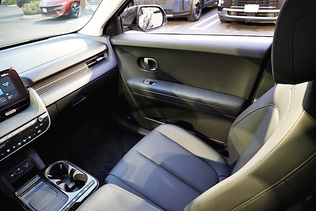 Used 2025 Black Hyundai SEL image 21