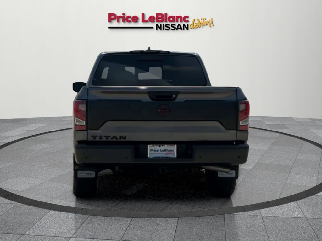 2024 Nissan Titan PRO-4X photo 3