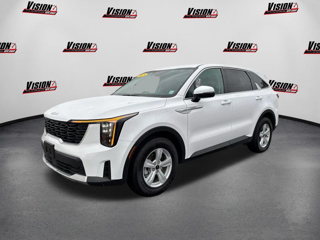 2025 Kia Sorento LX's photo