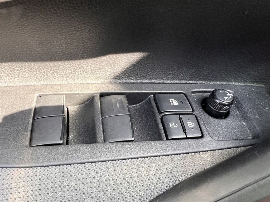 2022 Toyota Corolla LE photo 18