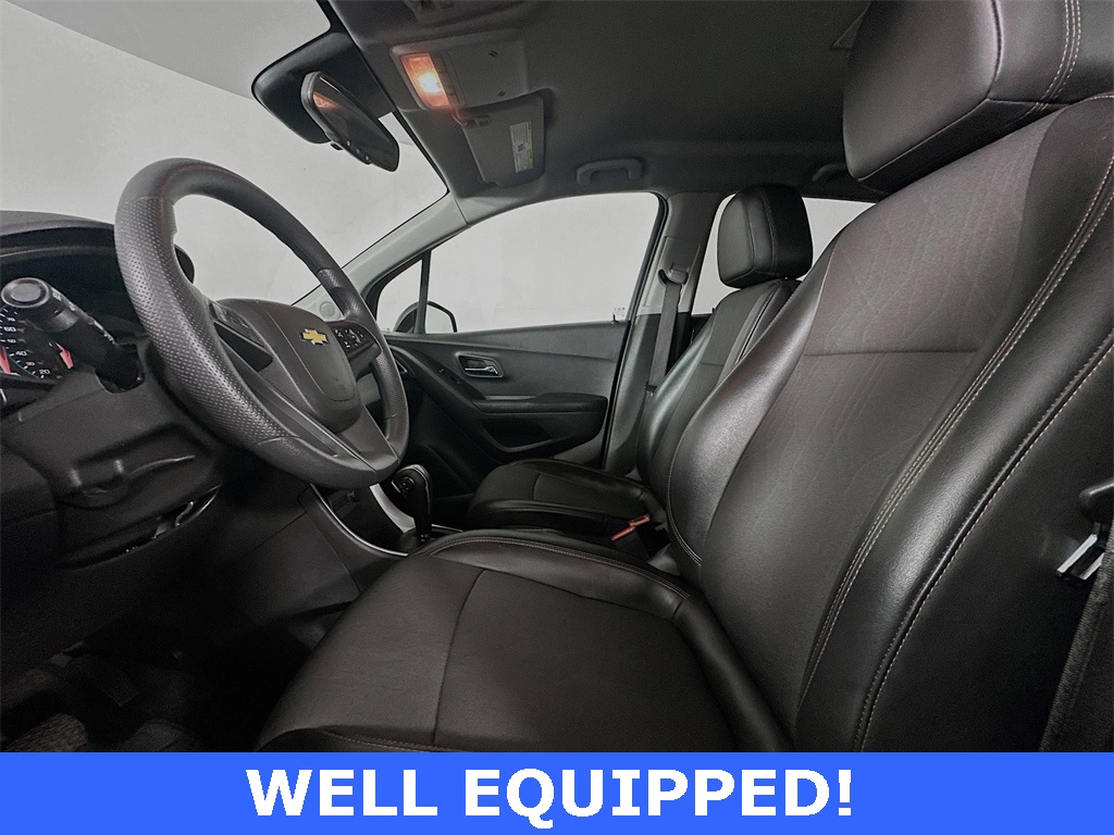 2022 Chevrolet Trax LT photo 2