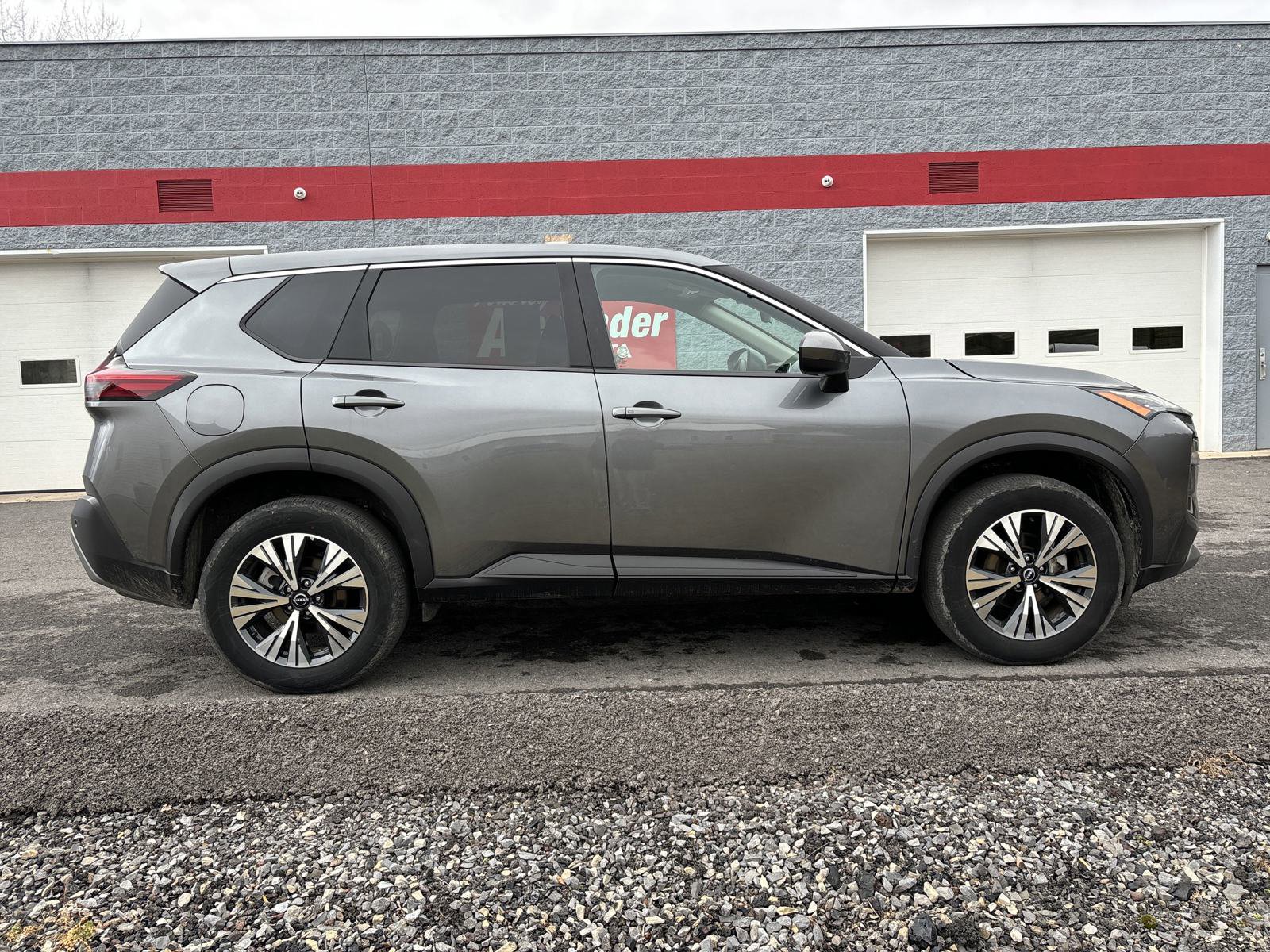 2023 Nissan Rogue SV photo 2