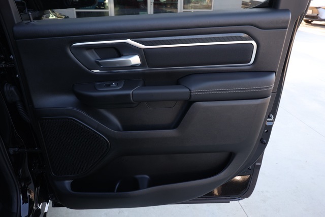 New 2026 Diamond Black Crystal Pearl-Coat Exterior Paint RAM Big Horn Sport Appearance image 17