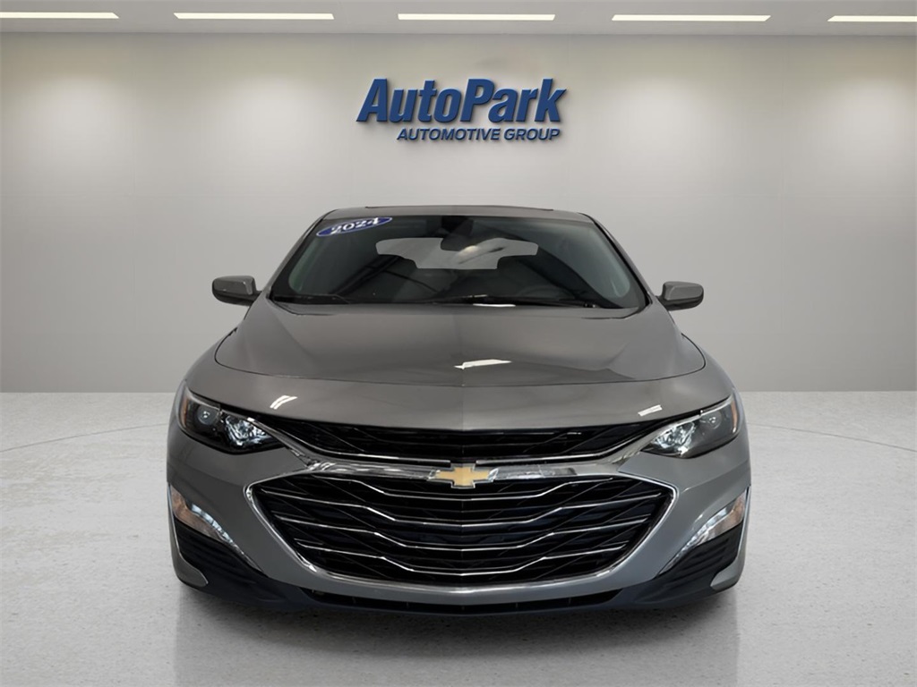 2024 Chevrolet Malibu 1LT photo 2
