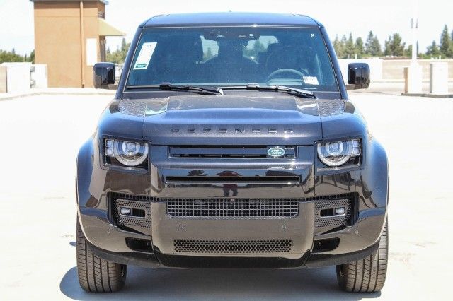 2024 Land Rover Defender 90 V8 photo 2