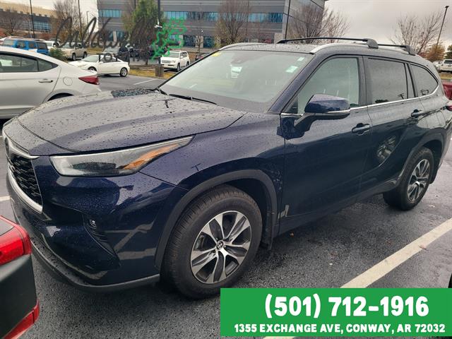 2024 Toyota Highlander XLE's photo