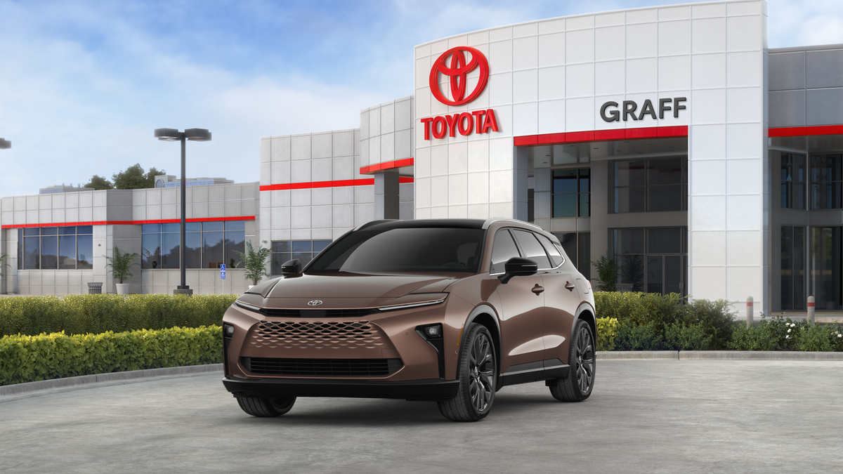 2025 Toyota Crown Signia Limited's photo