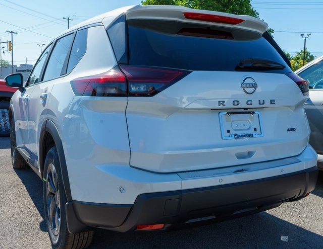 2026 Nissan Rogue SV photo 7