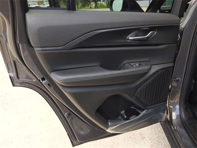 2025 Jeep Grand Cherokee Laredo Altitude photo 16