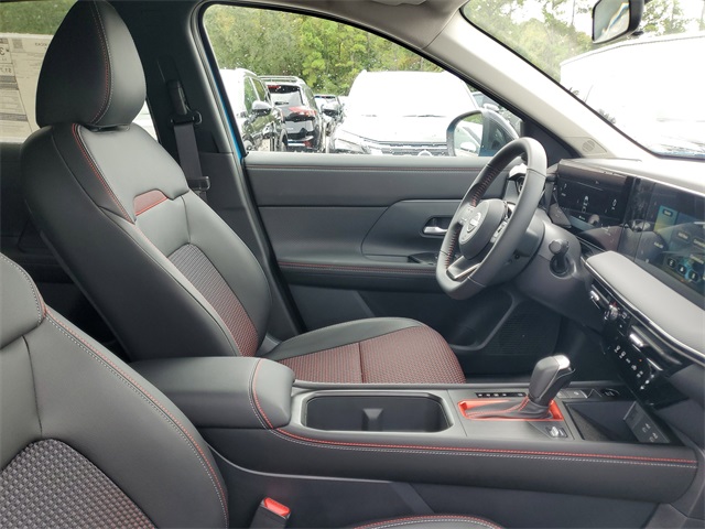 2025 Nissan Kicks SR photo 28
