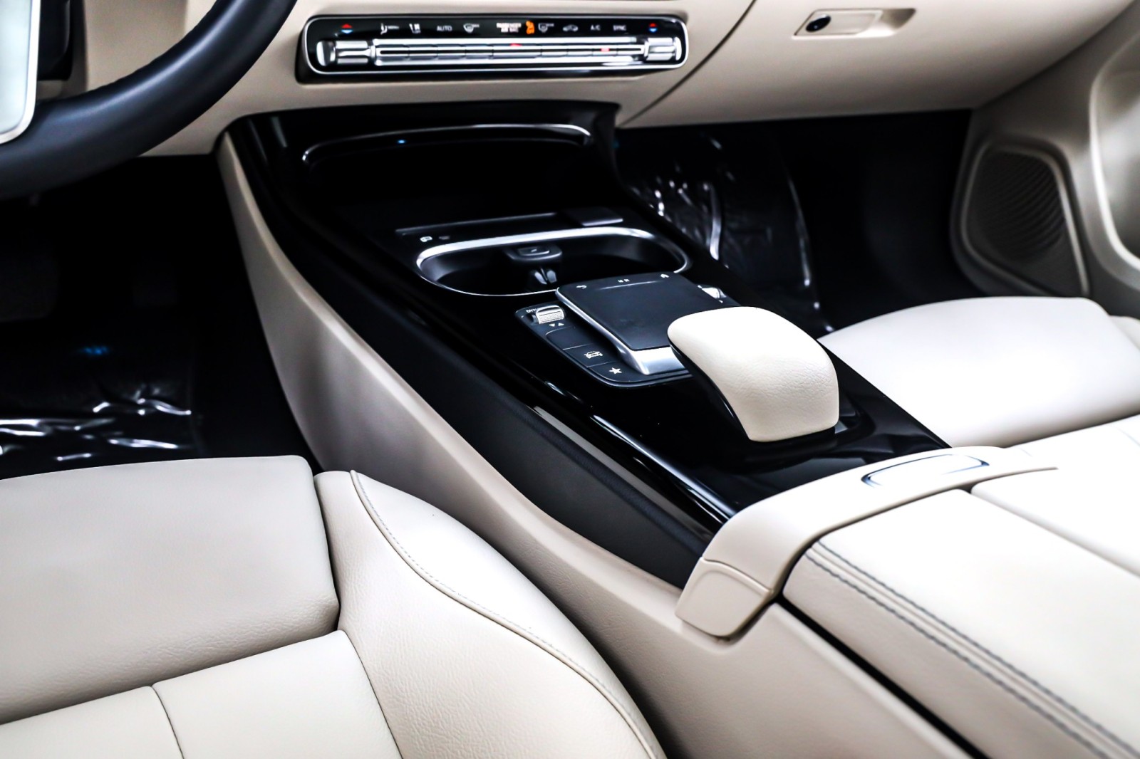 2022 Mercedes Benz A 220 photo 2