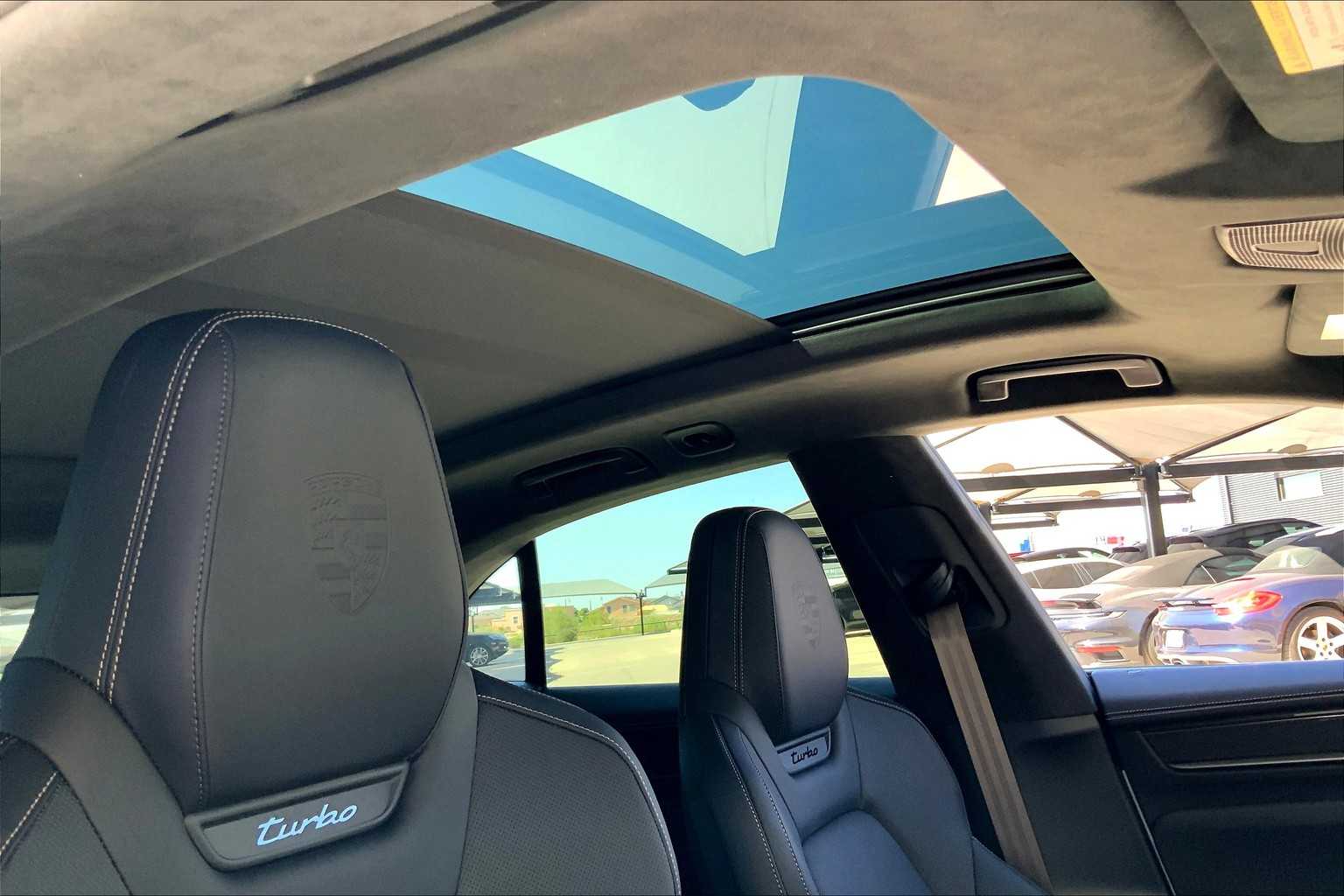 2025 Porsche Macan Electric Turbo photo 16