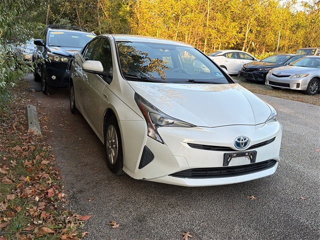 2016 Toyota Prius Two photo 3