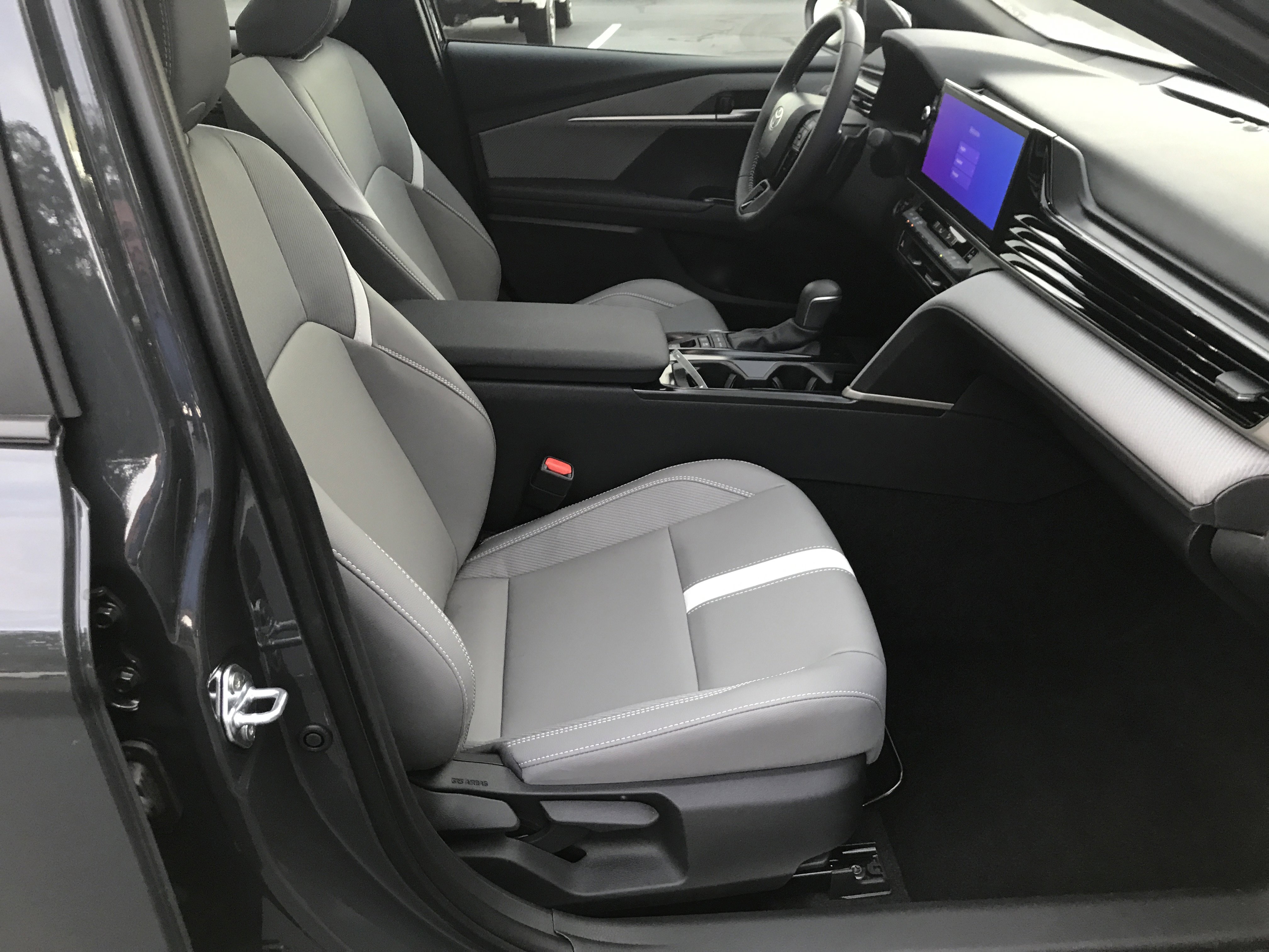 2025 Toyota Camry SE photo 6