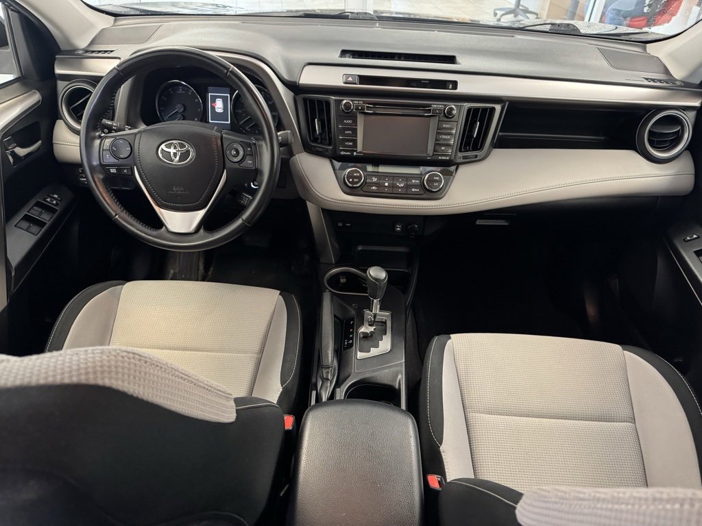 2016 Toyota RAV4 XLE photo 3