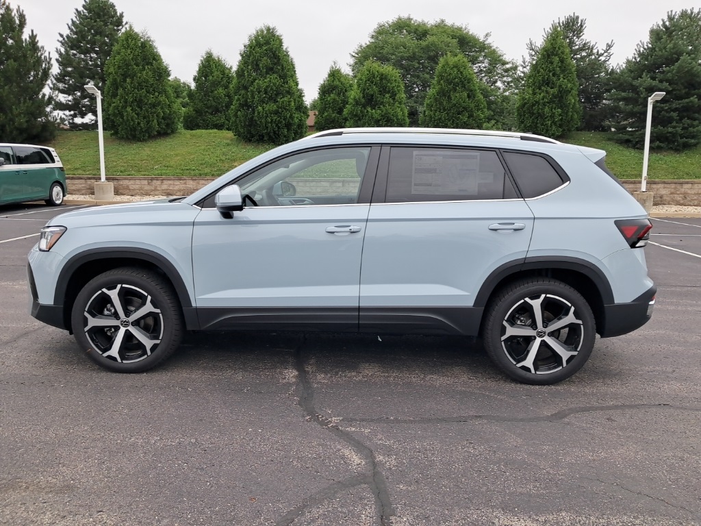 2025 Volkswagen Taos SEL photo 3