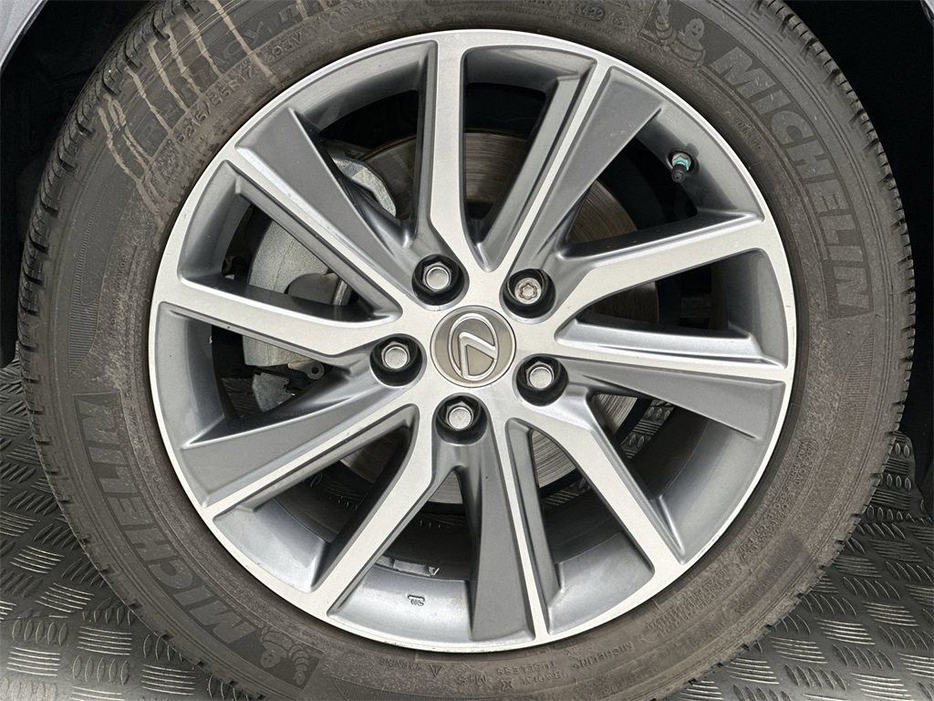 2017 Lexus ES 300h photo 10