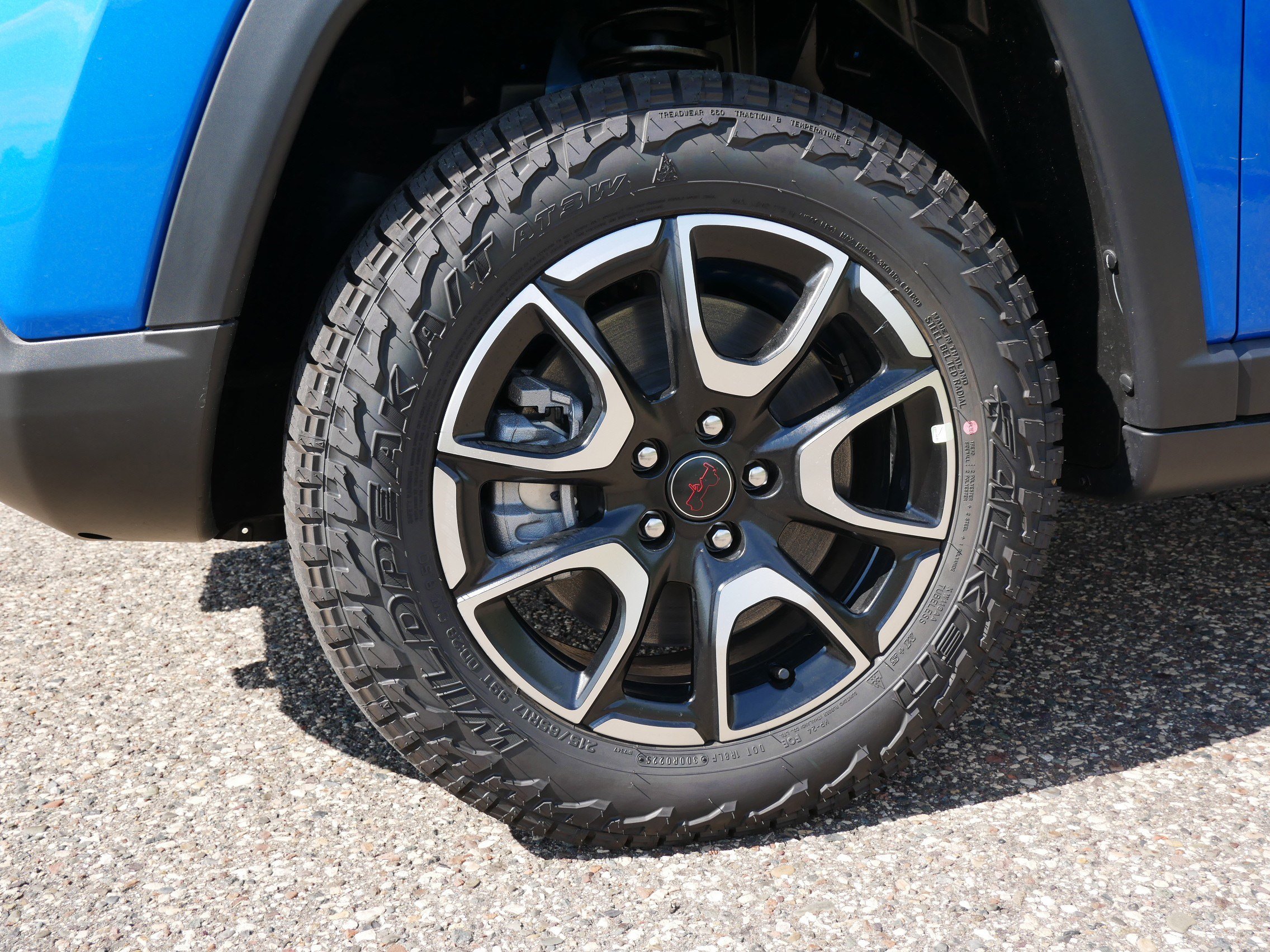 2025 Jeep Compass Trailhawk photo 2