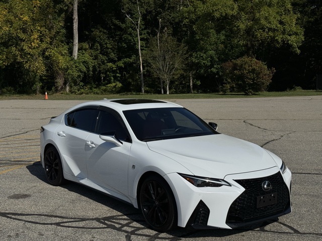 2023 Lexus IS 350 F SPORT photo 3