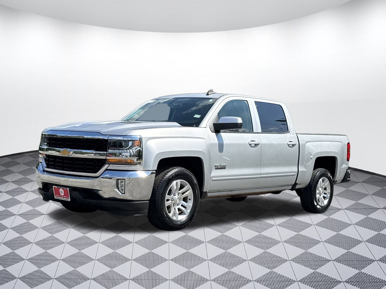 2018 Chevrolet Silverado 1500 LT photo 2