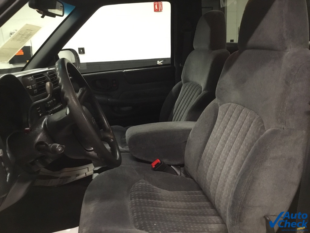 2000 Chevrolet S-10 Pickup photo 26