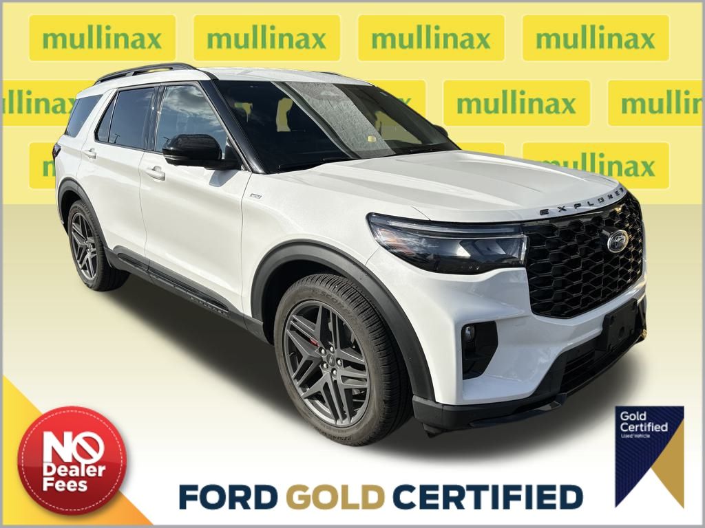 2025 Ford Explorer ST-LINE's photo