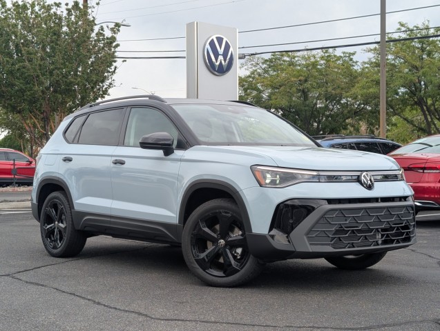 2025 Volkswagen Taos SE Black