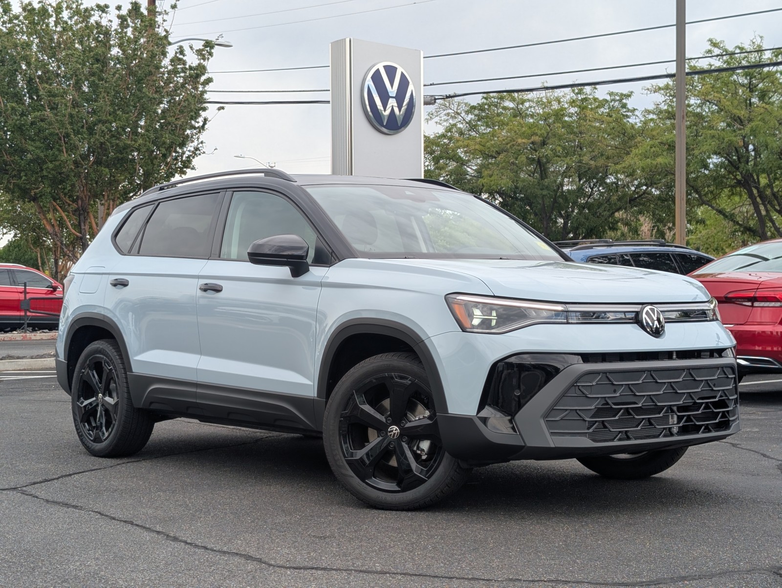 New 2025 Monument Gray w/Deep Black Roof Volkswagen SE Black image 1