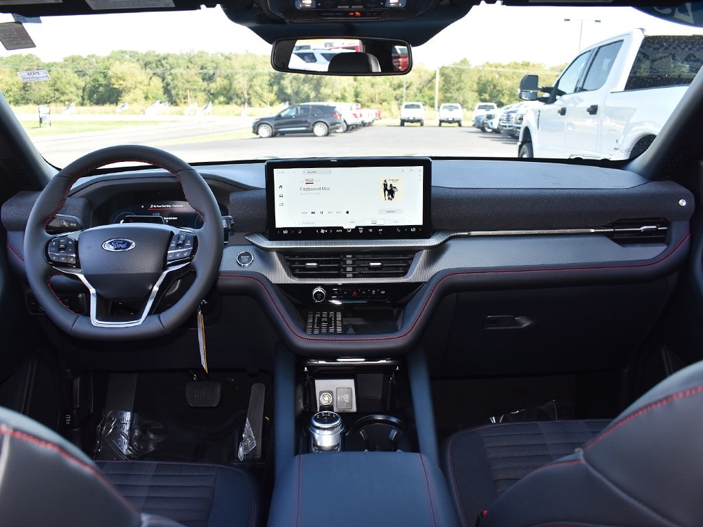 2025 Ford Explorer ST-Line photo 4