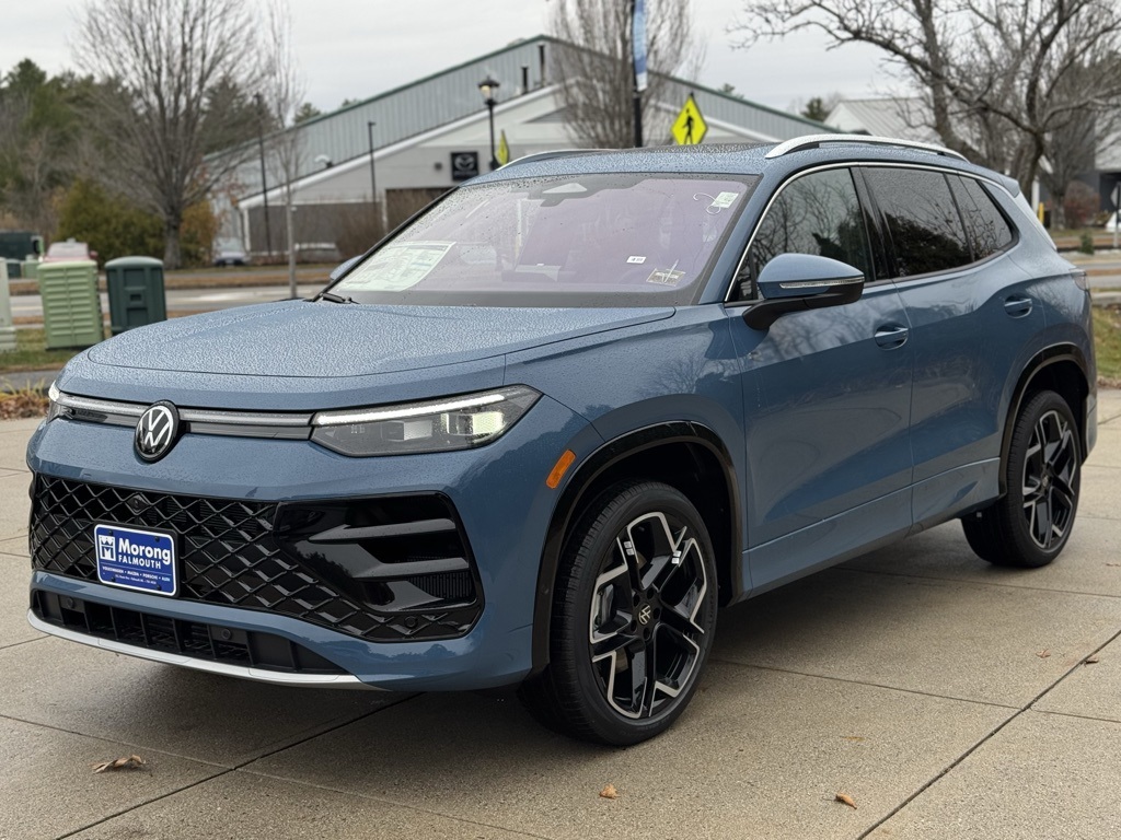 2026 Volkswagen Tiguan SEL R-Line photo 4