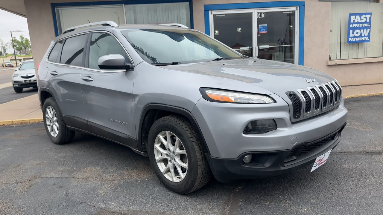 2015 Jeep Cherokee Latitude photo 2