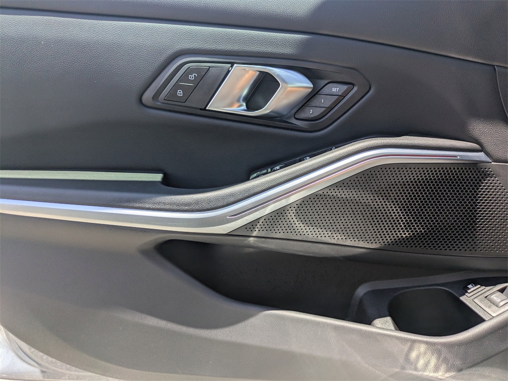 2024 Bmw 330e photo 25