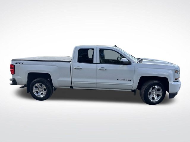 2017 Chevrolet Silverado 1500 LT photo 2